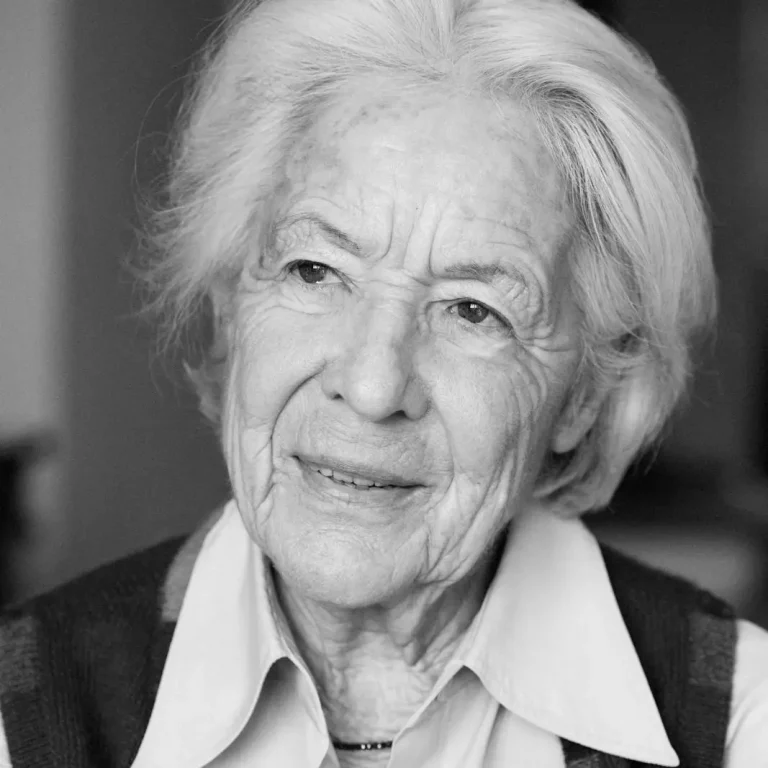 Elisabeth Rolle gründete 1997 die Rolle-Stiftung mit dem Ziel, den Umweltschutz sowie Wissenschaft und Forschung im Bereich der Komplementär- und Präventivmedizin gezielt zu fördern. Mit ihrer Stiftung legte sie den Grundstein für Projekte, die zukunftsorientiert, wertebasiert wirken und dem Gemeinwohl dienen.